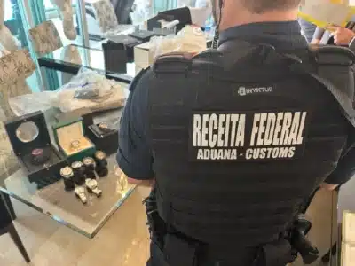 Leilão da Receita Federal em Bauru: iPhone, carros e itens raros à venda!