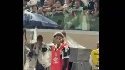 Robinho Jr. enfrenta hostilidades de torcedores do Palmeiras no clássico paulista