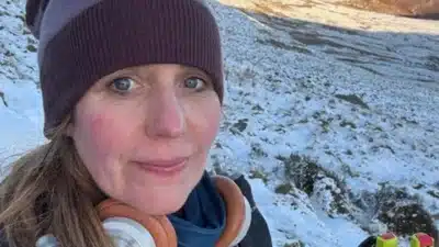 Corredora Britânica Sarah Porter Retrata Retirada de Ultramaratona Após Ameaças de Morte