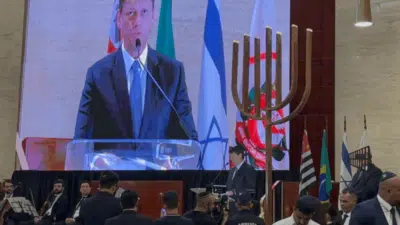 Tarcísio alerta sobre risco de antissemitismo no Holocausto em SP