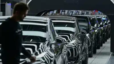 Tesla: Produção Excessiva e Desafios de Elon Musk em Crescimento