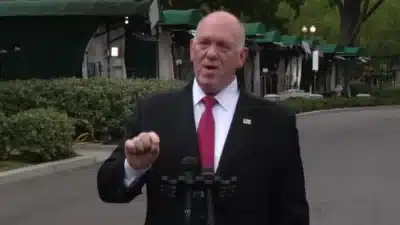 Crise em Minneapolis: Agentes Federais sob Investigação e Redução de Presença