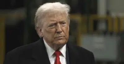 Trump intensifica críticas à influência russa na Groenlândia e aciona aliados