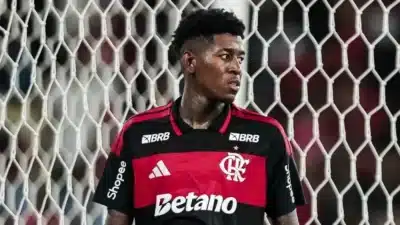 Vitão com estreia e comemora gol no clássico contra o Vasco no Maracanã