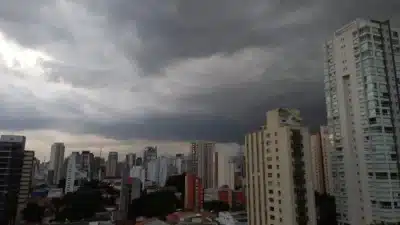 São Paulo: Fim de semana com temperaturas em queda e alertas da Defesa Civil