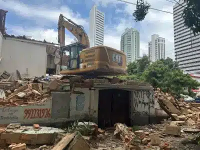Casarão histórico em Belém é demolido: vereadora denuncia irregularidades