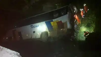 Ônibus Cai em Rio na BR-060, Goiás: 17 Passageiros São Atendidos
