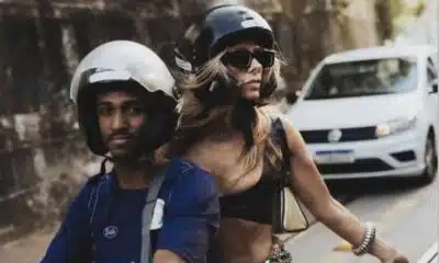 Adriane Galisteu Arroba em Mototáxi e Alerta por Segurança em Baile de Máscaras!