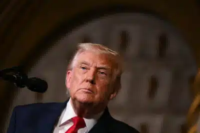 Trump retoma viagem a Davos após falha técnica no Air Force One