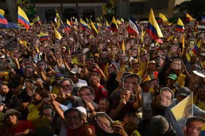 Petro denuncia ameaça de intervenção e manifesta população na Colômbia
