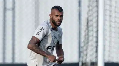 Alex Santana encerra contrato com Corinthians e não se reapresenta ao time