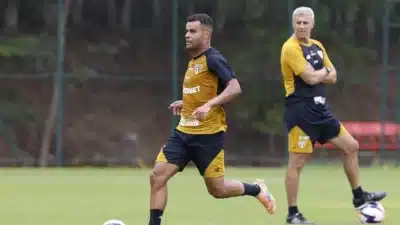 Corinthians e São Paulo travam batalha por Alisson: impasse nos valores da transferência