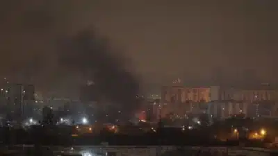 Ataques Aéreos em Kiev e Kharkiv: Destroços, Feridos e Interrupções no Fornecimento