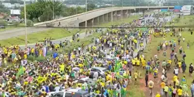 Nikolas Ferreira lidera manifestação em Brasília contra STF e 8 de Janeiro