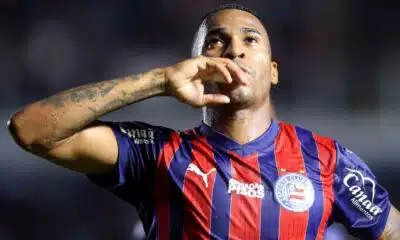 Corinthians mostra lampejos, perde para Bahia e enfrenta críticas no Brasileirão