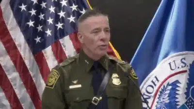 Trump e Walz discutem redução de agentes federais em Minnesota após morte de Pretti