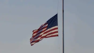 Mercado de Trabalho dos EUA: Vagas Disparam e Impactam Decisões do Fed em Janeiro de 2026