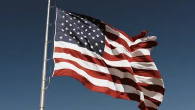 Trump escolhe Warsh para o Fed: Críticas e pressão por queda nas taxas!