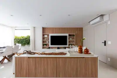 Daniela Funari Explica: Biofilia e Jardins Verticais em Projetos de Interiores