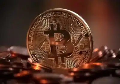 Bitcoin de 13 anos desperta: US$ 84,6 milhões transferidos misteriosamente!