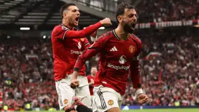 Manchester United: Mount e Bruno Fernandes em campo para o jogo contra o Burnley