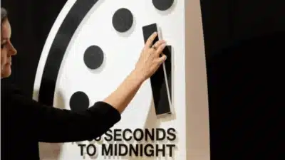 Boletim dos Cientistas Atômicos eleva ao máximo o “Relógio do Juízo Final” após 2025