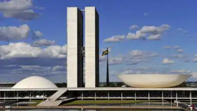 Câmara dos Deputados Abre Concurso com Salários de Até R$ 30 Mil em 2026