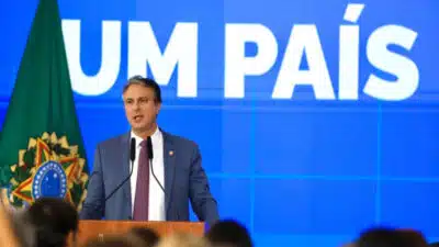 Camilo Santana busca ser senador em campanha eleitoral do PT-CE