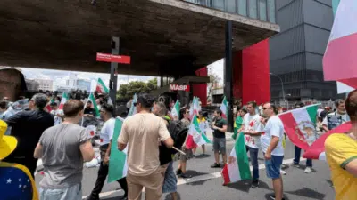 Manifestantes protestam em São Paulo contra regime iraniano e exigem reformas