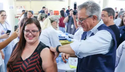 Ministro Padilha Inicia Campanha de Vacinação contra a Dengue em Botucatu