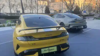 Indústria Automotiva Chinesa: Lucros Caem e Concorrência Aumenta em 2025