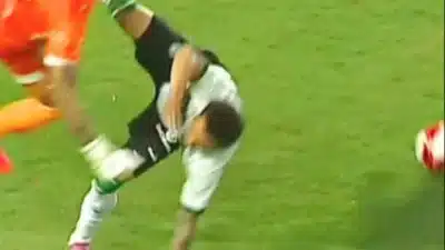 Atacante Lucas Crepaldi fratura o braço em jogo do Coritiba contra Foz do Iguaçu