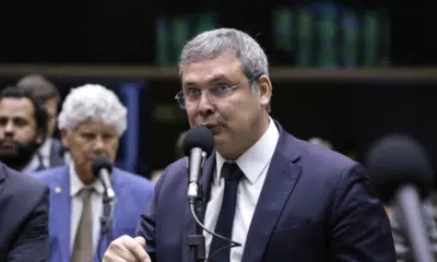 Lindbergh Farias Alerta sobre Risco e Irregularidades na Caminhada da Oposição