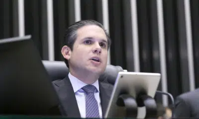 Hugo Motta Prioriza Fim da Escala 6×1 com Apoio de Lula e Governo