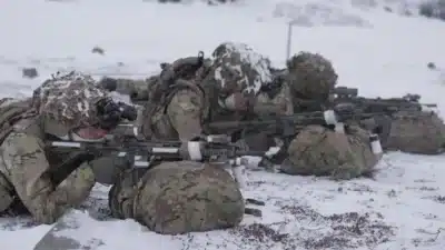 Dinamarca Aumenta Presença Militar na Groenlândia em Resposta a Trump