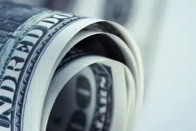 Dólar Cai pela Quarta Semana, Atingindo Novo Mínimo em R$ 5,379