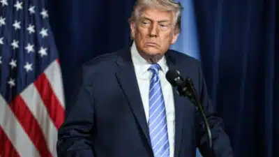 Estados Unidos impõem tarifas e exigem acordo sobre Groenlândia e OTAN