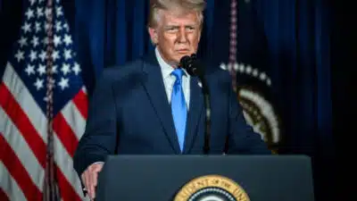 Trump e Starmer divergem sobre negociações com China e risco à economia britânica