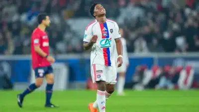 Endrick marca gol crucial em estreia pelo Lyon e reacende expectativas