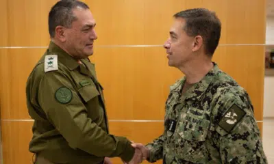 Almirante Cooper e Chefe Zamir discutem tensão e cooperação militar em Israel