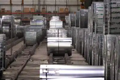 Atividade Industrial nos EUA Contraí em Dezembro de 2025: PMI em Queda | Reuters