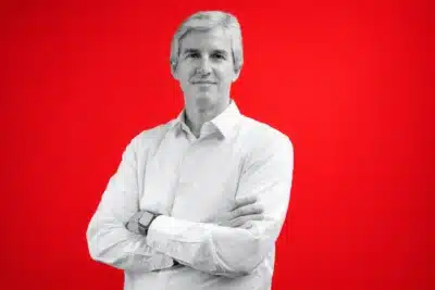 Apex Capital Redefine Estratégia: Ajustes em Ações e Foco em Setores-Chave