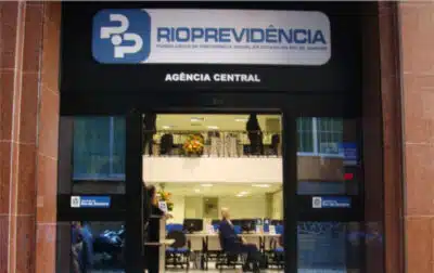 Cláudio Castro Ordena Exoneração de Presidente da Rioprevidência em Operação da PF