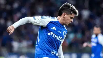 Cruzeiro e Corinthians negociam futuro de Fagner após fim do empréstimo