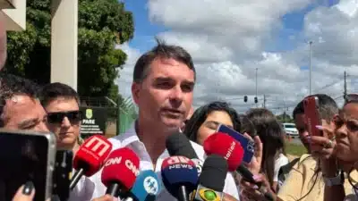 Flávio Bolsonaro critica condições de custódia de Bolsonaro na Papuda – Detalhes chocantes