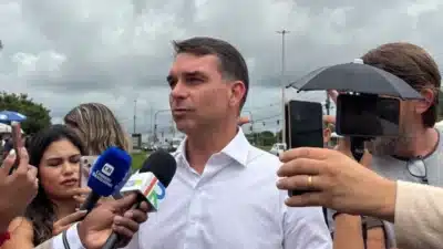 Flávio Bolsonaro busca união da direita com Michelle e Tarcísio em 2026