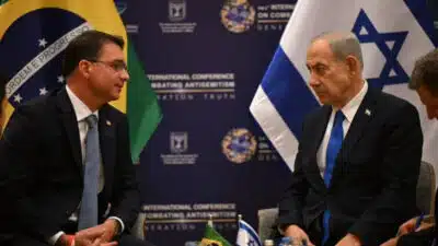 Flávio e Eduardo Bolsonaro encontram Netanyahu: propostas e críticas em Israel