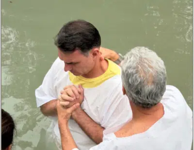 Flávio Baptista Renova Aliança com Deus no Rio Jordão em Israel