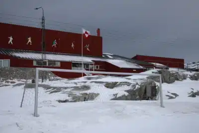 Groenlândia busca integração à Concacaf e Uefa enfrenta desafios na ilha