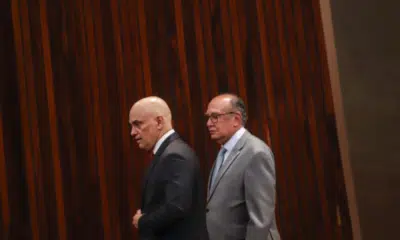 Alexandre de Moraes se declara impedido em habeas corpus sobre Bolsonaro
